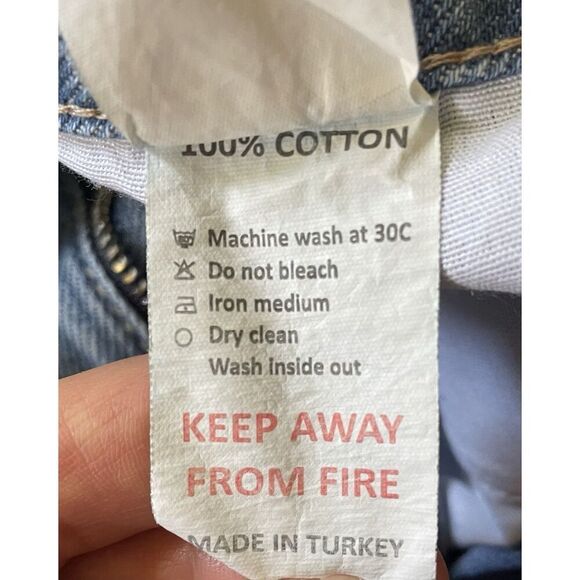 NWT Boohoo Women’s US 6 High Waisted Extreme Distressed Ripped Mom Jeans - Picture 9 of 9